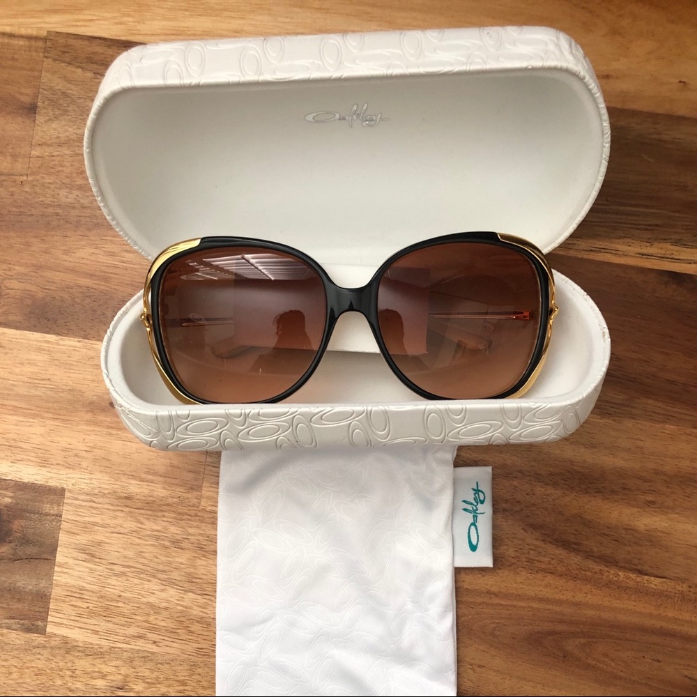 NWOT Oakley women’s sunglasses